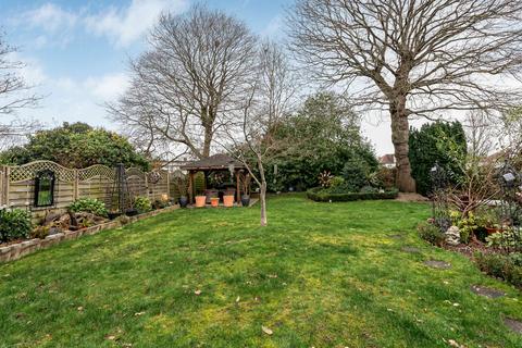 4 bedroom semi-detached house for sale, Oakmere Lane, Potters Bar, EN6