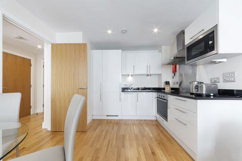 1 bedroom flat to rent, Millharbour, London E14