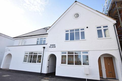 undefined, London Road, Cheam SM3