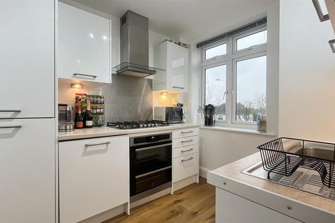 undefined, London Road, Cheam SM3