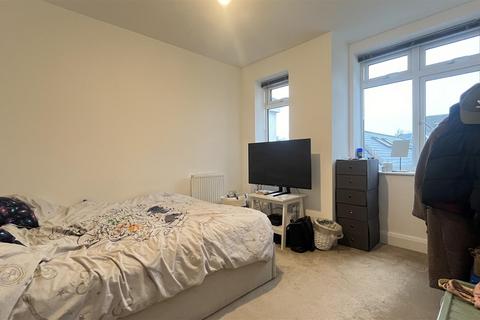 undefined, London Road, Cheam SM3