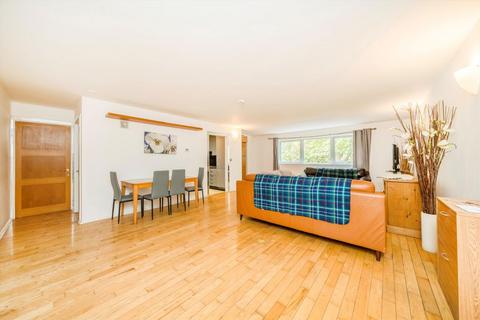 2 bedroom flat to rent, Albert Road, London E16