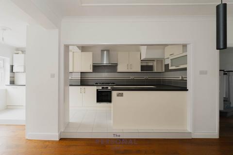 3 bedroom terraced house to rent, Cherrywood Lane, Morden