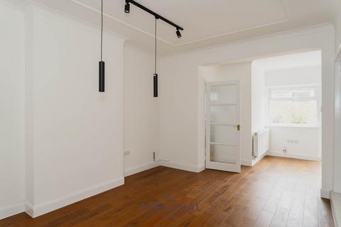 3 bedroom terraced house to rent, Cherrywood Lane, Morden
