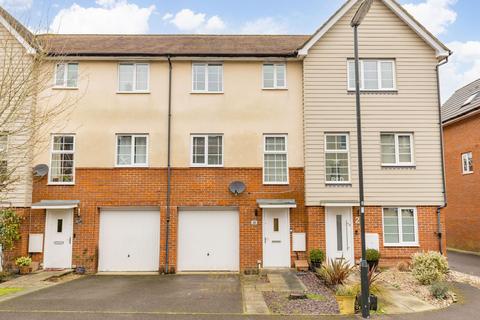 Grayrigg Road, Crawley RH10