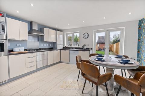4 bedroom terraced house for sale, Grayrigg Road, Crawley RH10