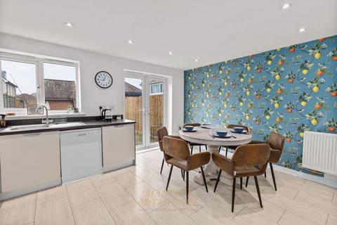 4 bedroom terraced house for sale, Grayrigg Road, Crawley RH10