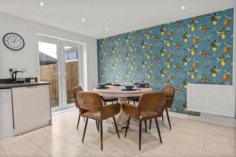 4 bedroom terraced house for sale, Grayrigg Road, Crawley RH10