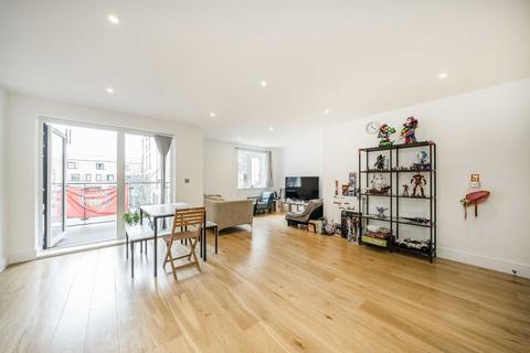 2 bedroom flat for sale, Silverworks Close, London NW9