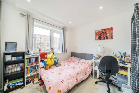 2 bedroom flat for sale, Silverworks Close, London NW9