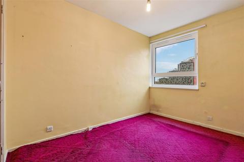 1 bedroom flat for sale, Linacre Court, Talgarth Road, London, W6