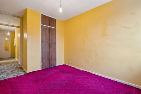 1 bedroom flat for sale, Linacre Court, Talgarth Road, London, W6