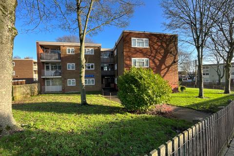 2 bedroom flat for sale, Lovett Avenue, Oldbury B69