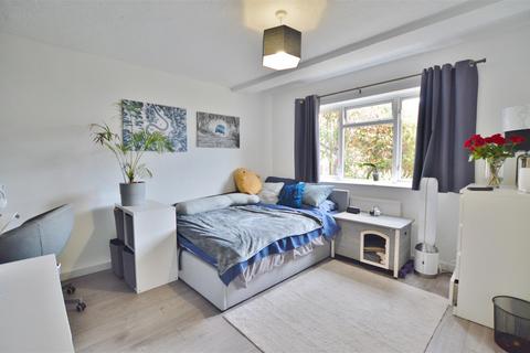 undefined, Thirlmere Avenue, Slough