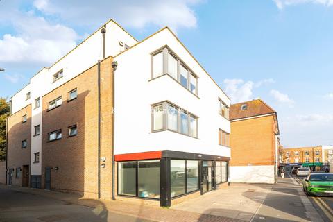 undefined, Lodge Lane, London, N12