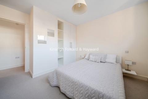 undefined, Lodge Lane, London, N12