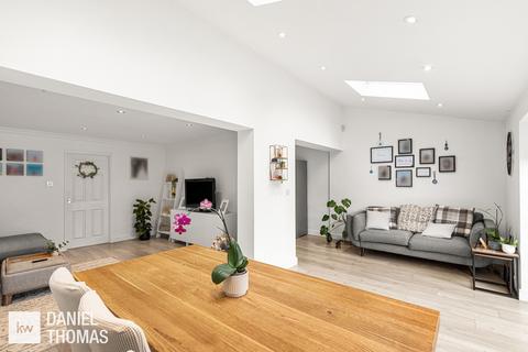 3 bedroom end of terrace house for sale, DANIEL THOMAS | Theydon Court, Waltham Abbey, EN9 3HY