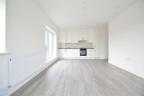 2 bedroom flat to rent, Chancellor House, Farnburn Avenue, Slough, Berkshire