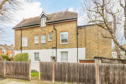 2 bedroom flat to rent, Pagoda Avenue, Richmond TW9