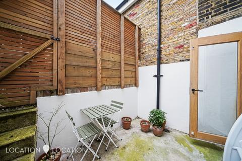 2 bedroom flat for sale, Basement Flat, 113 Osbaldeston Road, London, N16 6NP