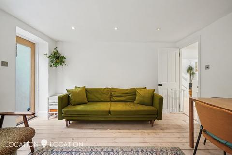 2 bedroom flat for sale, Basement Flat, 113 Osbaldeston Road, London, N16 6NP