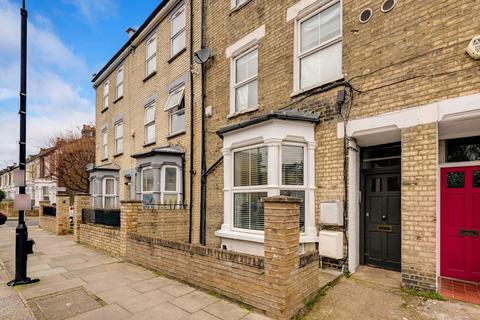 2 bedroom flat to rent, Wendell Road, London W12