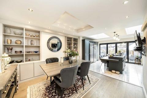 3 bedroom semi-detached house for sale, Beauchamp Road, London