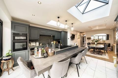 3 bedroom semi-detached house for sale, Beauchamp Road, London