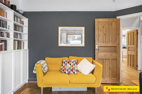 undefined, River Avenue, London