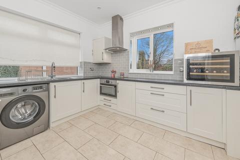 2 bedroom flat to rent, Newton Park Mansions, Laurel Mount, Leeds LS7