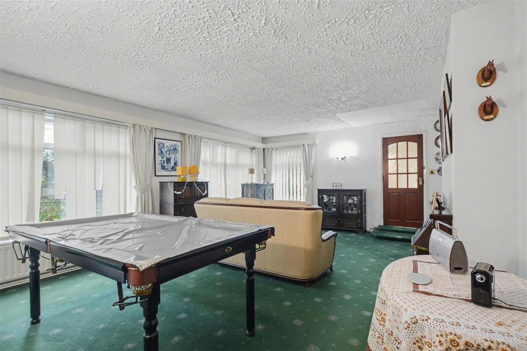 Living Room 2 4.jpeg