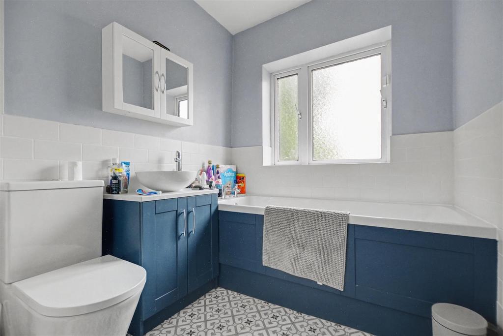 Bathroom 1.jpeg