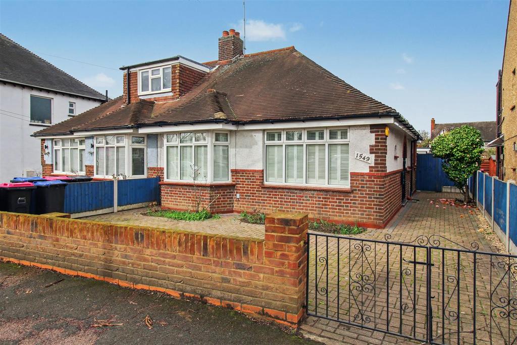 Front Shot - 1549 London Road.JPG