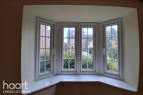 3 bedroom terraced house to rent, Brandon Close, Leeds