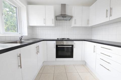4 bedroom flat to rent, Glencoe Road,
