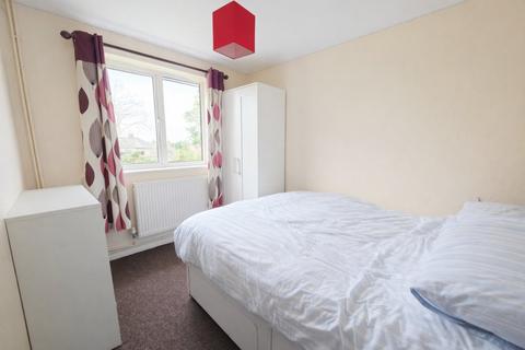 4 bedroom flat to rent, Glencoe Road,