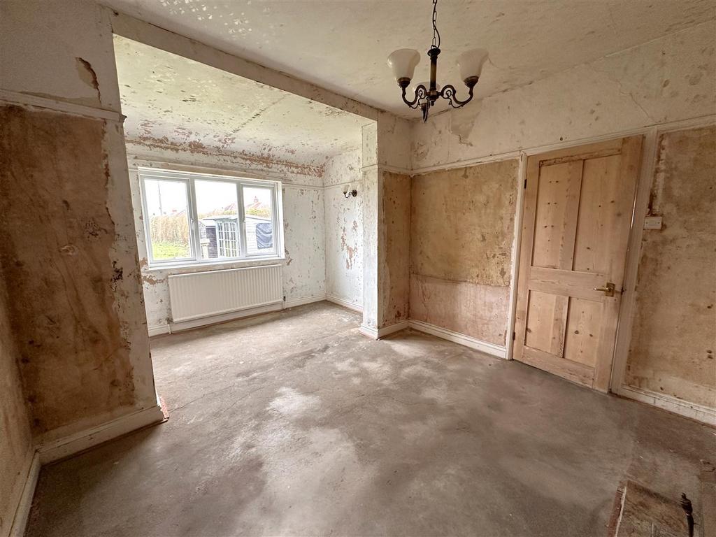 Extended Dining/Sitting Room 469