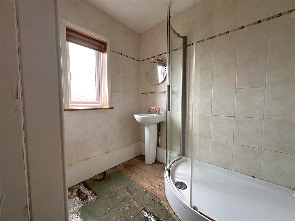 Shower Room 453