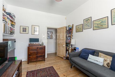 2 bedroom flat for sale, Prince George Road, London, N16