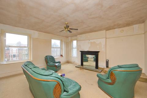 3 bedroom flat for sale, Earls Avenue, Folkestone, Kent, CT20