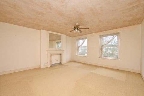 3 bedroom flat for sale, Earls Avenue, Folkestone, Kent, CT20