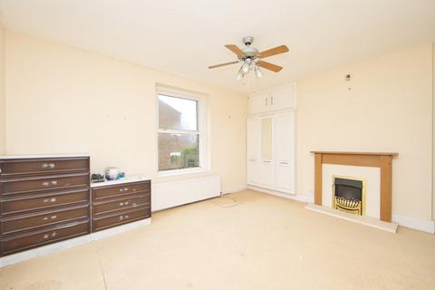 3 bedroom flat for sale, Earls Avenue, Folkestone, Kent, CT20