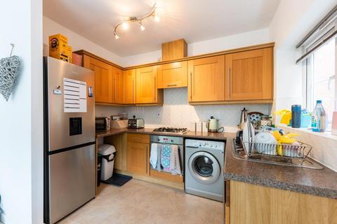 2 bedroom apartment to rent, Shaw Gardens, Nottingham NG4