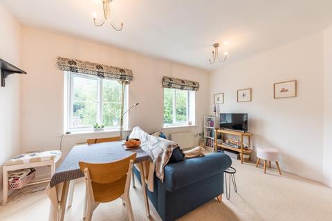 2 bedroom apartment to rent, Shaw Gardens, Nottingham NG4