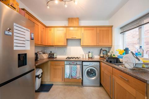 2 bedroom apartment to rent, Shaw Gardens, Nottingham NG4