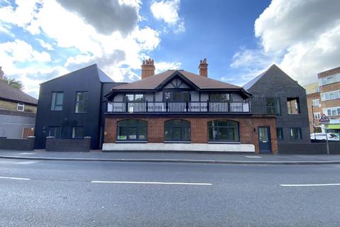 2 bedroom flat to rent, Cricket Green, Mitcham