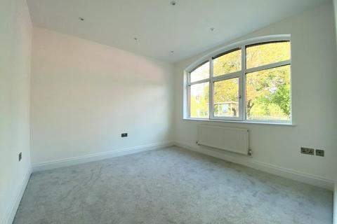 2 bedroom flat to rent, Cricket Green, Mitcham