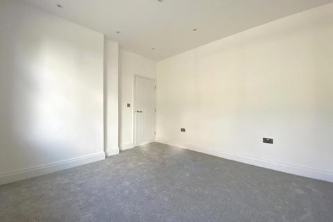 2 bedroom flat to rent, Cricket Green, Mitcham
