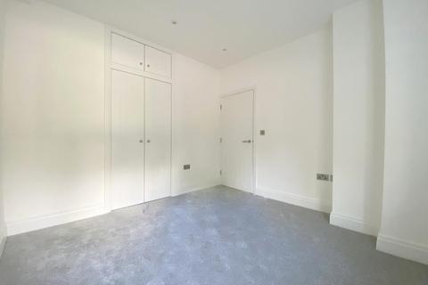 2 bedroom flat to rent, Cricket Green, Mitcham