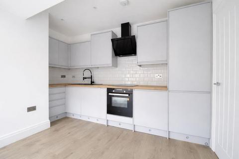2 bedroom flat to rent, Cricket Green, Mitcham
